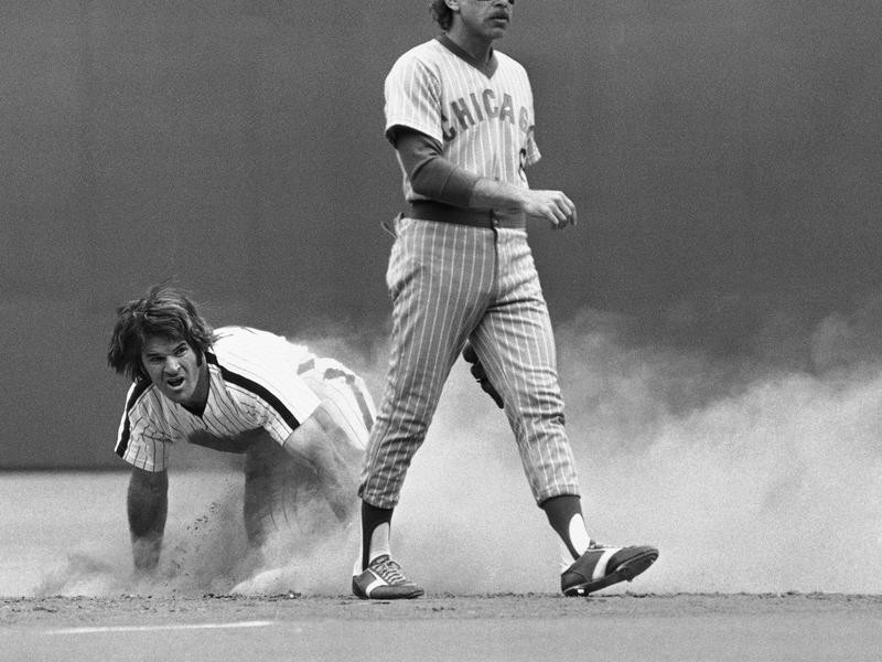 Mar 05, 1979 - Cincinnati, Ohio, USA - With her husband recently signed  with the Philadelphia Phillies, Pete Rose's wife KAROLYN ROSE with daughter  FAWN ROSE as she gets ready to for