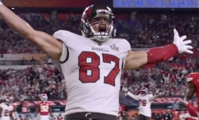 There's no number controversy for Gronk when it comes to his Bucs uni