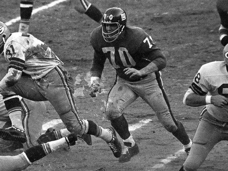 Sam Huff, Fearsome Hall of Fame Giants Linebacker, Dies at 87 - The New York  Times